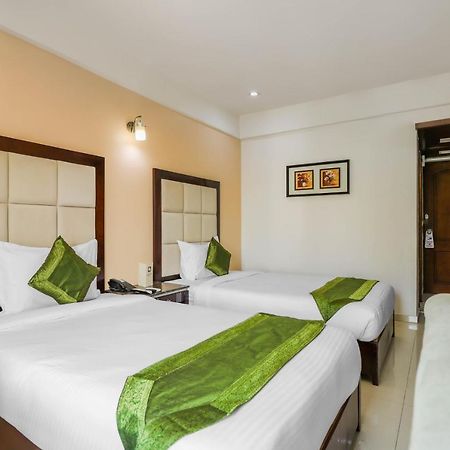 Treebo Trend Hotel Parker Ahmedabad Exteriör bild