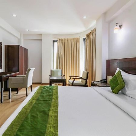 Treebo Trend Hotel Parker Ahmedabad Exteriör bild