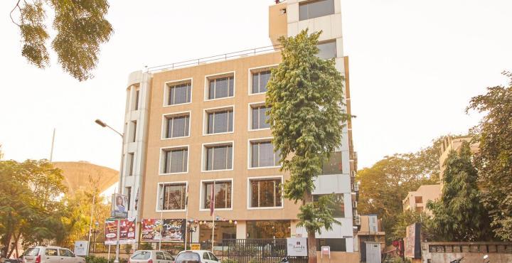 Treebo Trend Hotel Parker Ahmedabad Exteriör bild