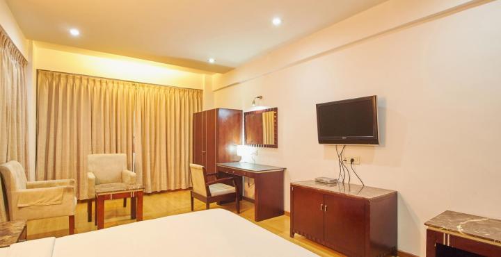 Treebo Trend Hotel Parker Ahmedabad Exteriör bild