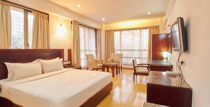 Treebo Trend Hotel Parker Ahmedabad Exteriör bild
