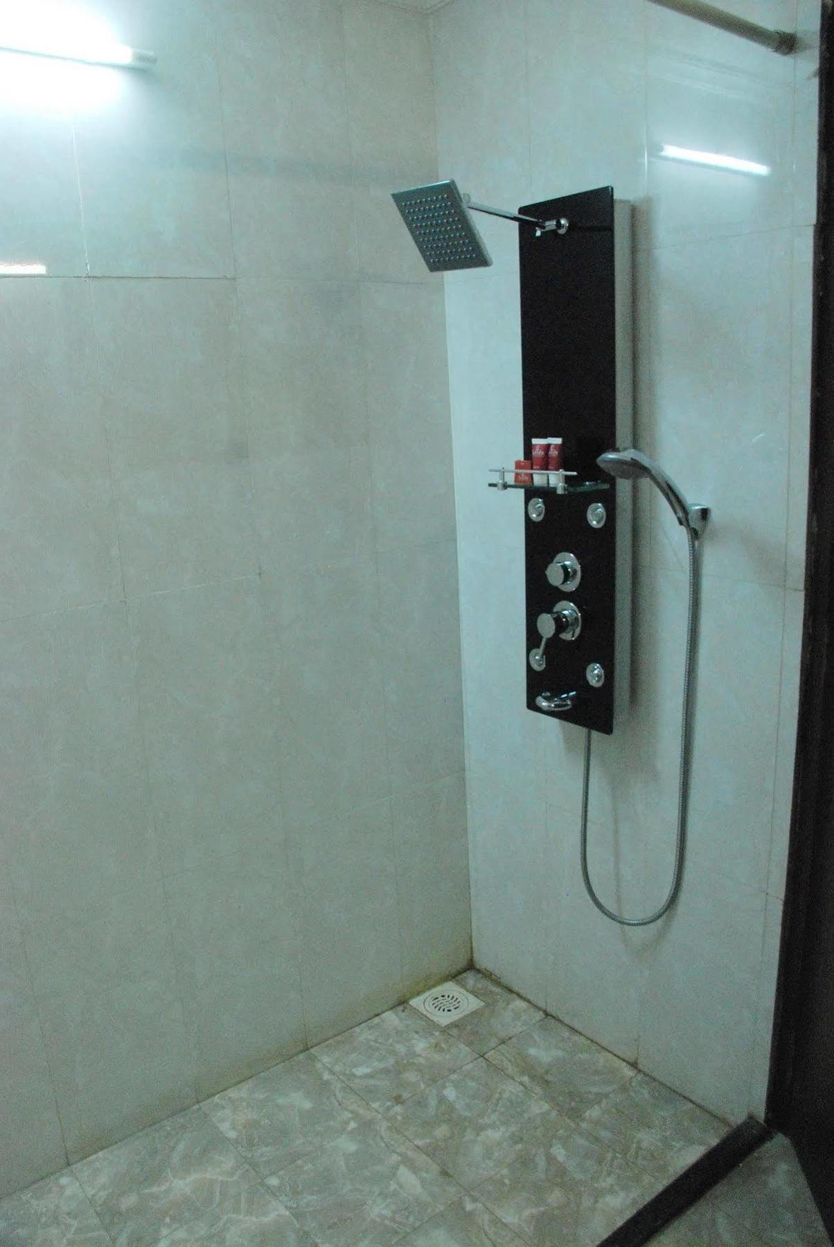 Treebo Trend Hotel Parker Ahmedabad Exteriör bild