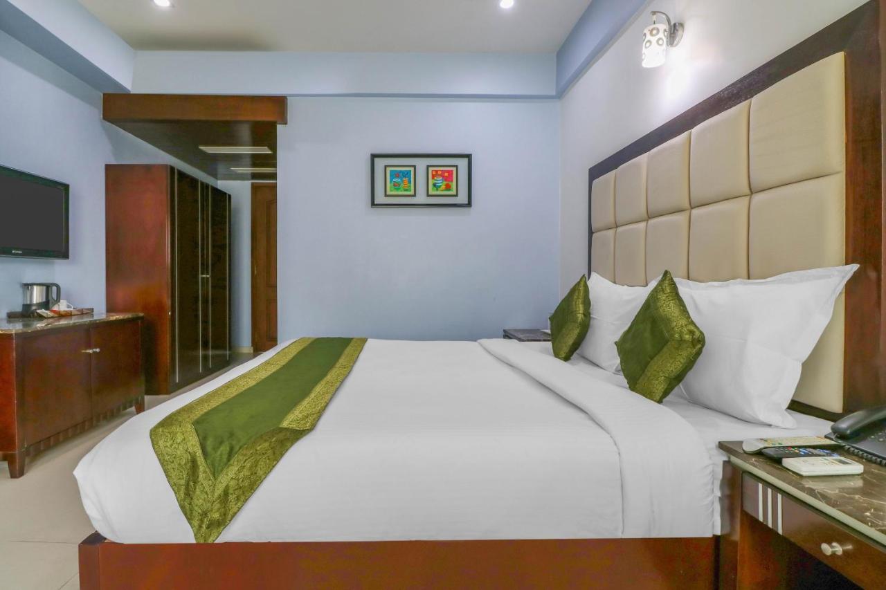 Treebo Trend Hotel Parker Ahmedabad Exteriör bild