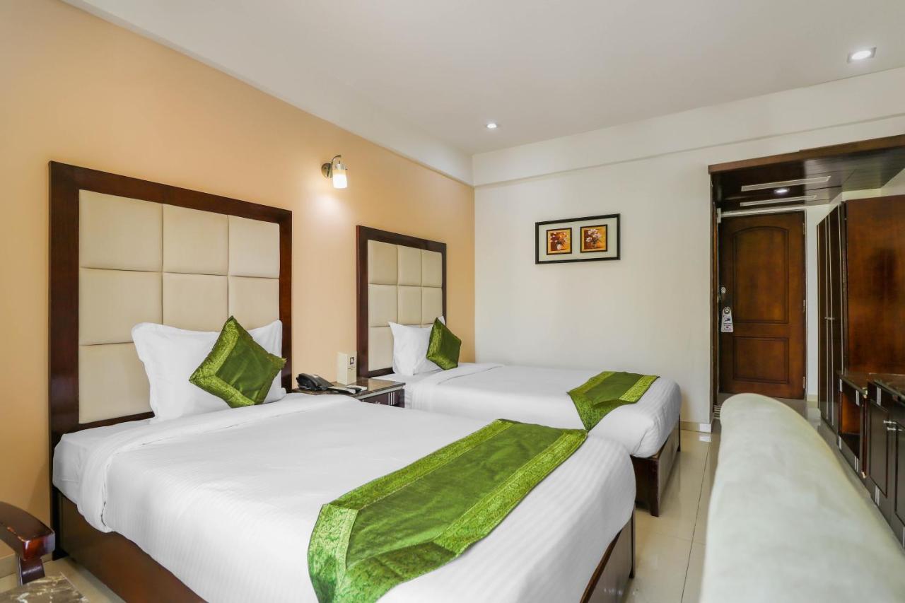 Treebo Trend Hotel Parker Ahmedabad Exteriör bild