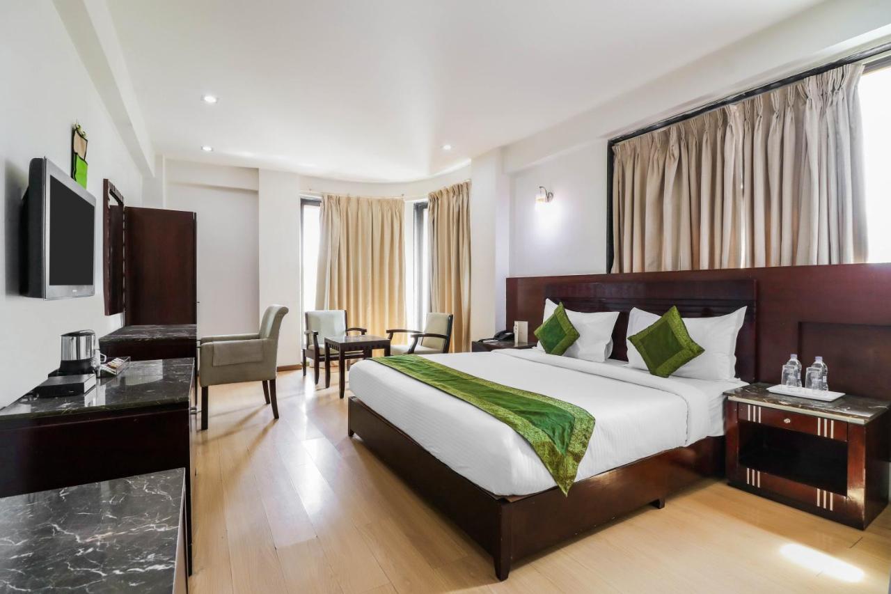 Treebo Trend Hotel Parker Ahmedabad Exteriör bild