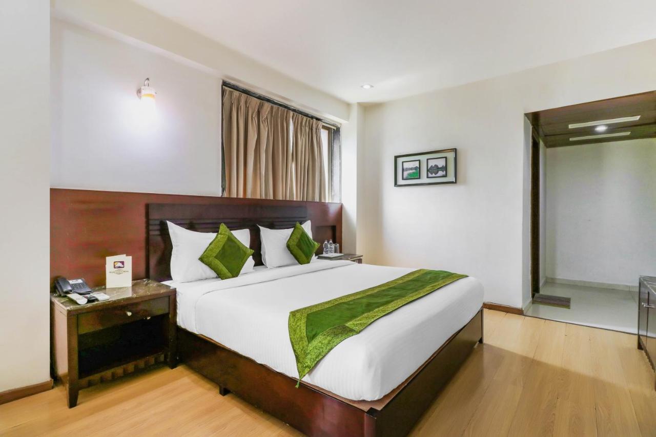 Treebo Trend Hotel Parker Ahmedabad Exteriör bild