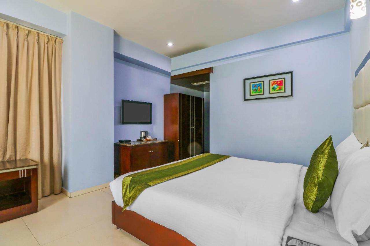 Treebo Trend Hotel Parker Ahmedabad Exteriör bild