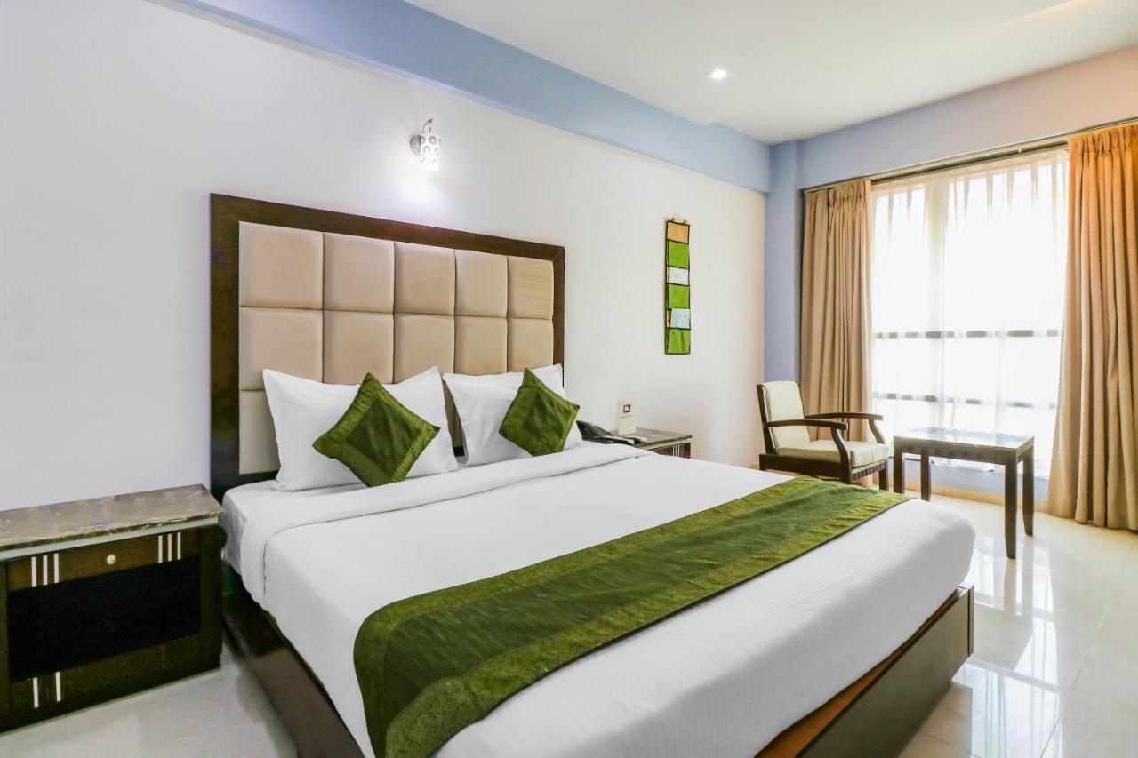 Treebo Trend Hotel Parker Ahmedabad Exteriör bild