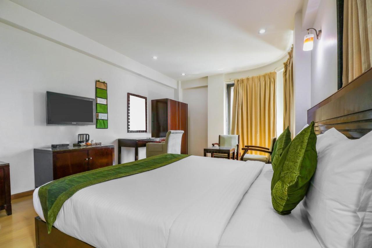 Treebo Trend Hotel Parker Ahmedabad Exteriör bild