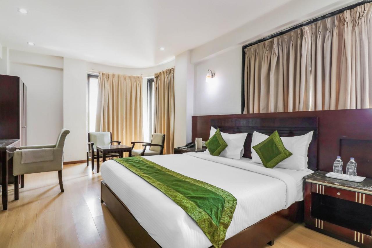 Treebo Trend Hotel Parker Ahmedabad Exteriör bild