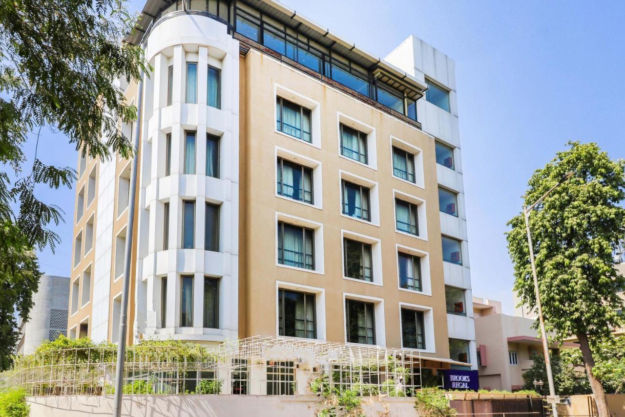 Treebo Trend Hotel Parker Ahmedabad Exteriör bild